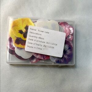 Pansy Floral Cake/ Cupcake Decorations- Melt in your mouth, Qty:50, NWT